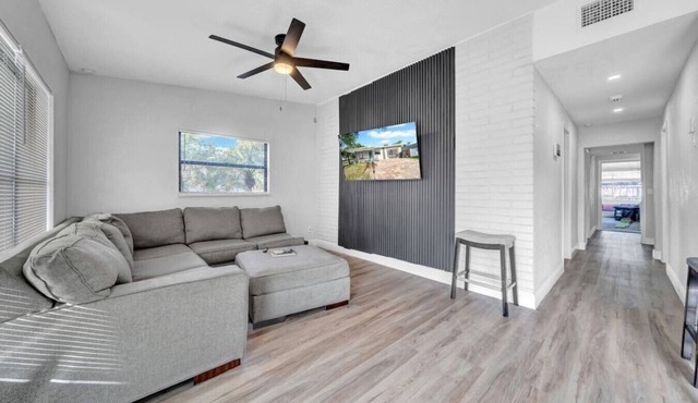 Modern Retreat | Under 15min/Downtown Orlando