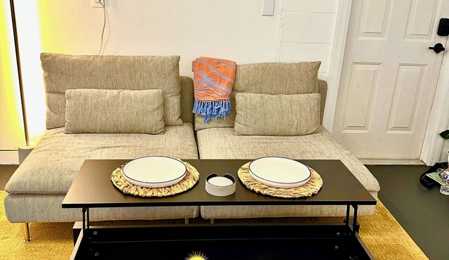 Modern Studio w/Private Bath, Fast Wi-Fi, Laundry