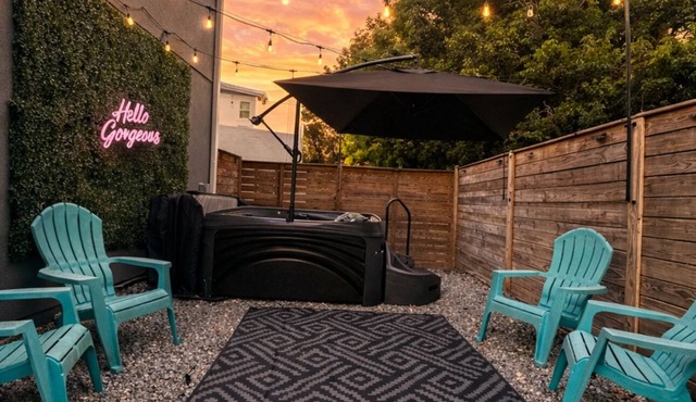 Modern Zen. Private Studio & Hot tub in the heart of downtown Orlando