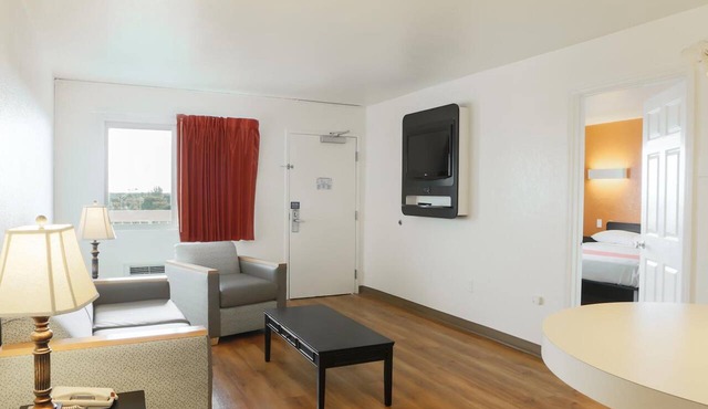 Motel 6 Cutler Bay, FL