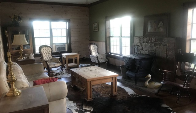 Mountain Cabin with camp sites - additional charge in Mena