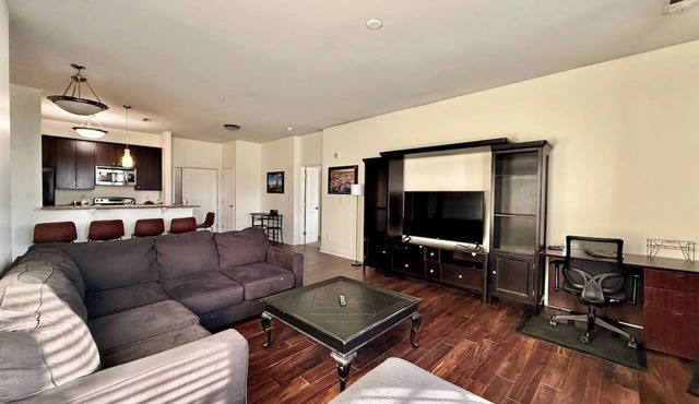 Multi Unit Downtown Penthouse Suite for 6 in Indianapolis