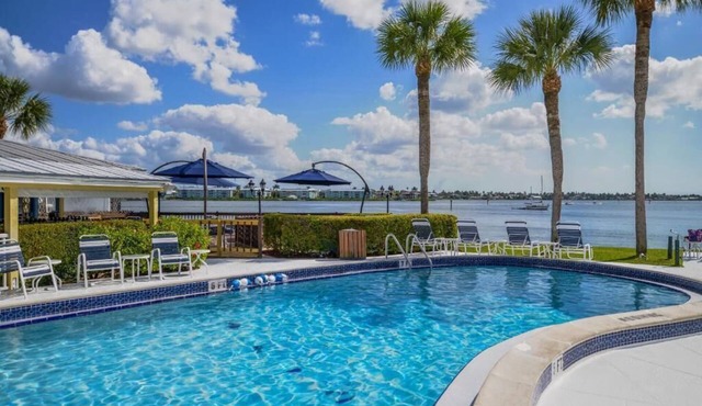 Naples | Family Marina Base | Pool + Bay | 2BR Condo