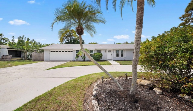 Naples Pool Retreat l Mini Putt + Private Yard