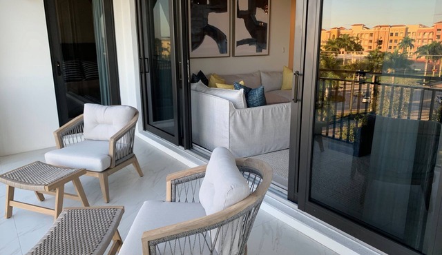 NAPLES SQUARE - Downtown Naples Luxury Condo, Brand New!