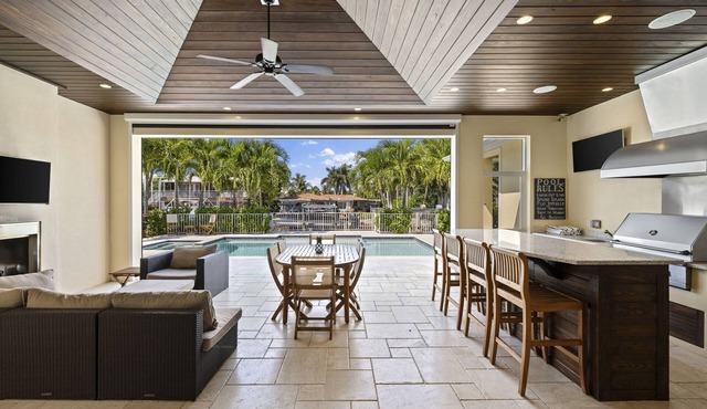 Naples Waterfront Royal Harbor Amazing Home 5 Bedrooms, 5 Baths On One Floor n