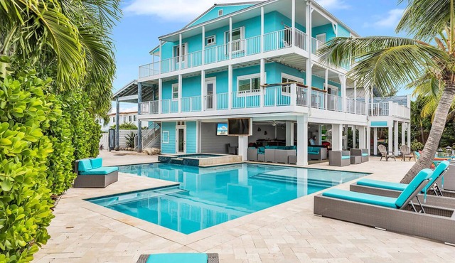 Nature's Playground 6 BR 7 Bath - Dock, Pool, 4 Kayaks, Hot Tub, Jet Ski Dock