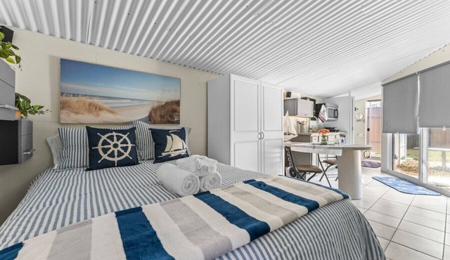Nautical Sarasota Retreat w/Putting Green & Outdoor Shower