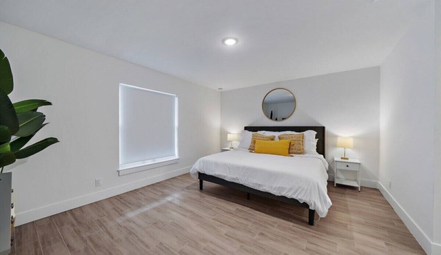 *New Construction Home* 10 to Beach 5 to Downtown