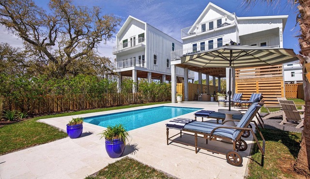 New Luxury Beach Home - Heated Pool + Pickleball!