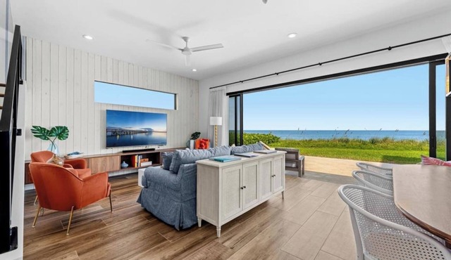 NEW Luxury Modern Beachfront Villa w/Heated Pool