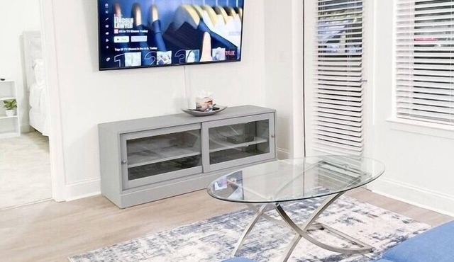 *New* *Modern* Less than 2 Miles from Universal, Epic Univ, Volcano Bay & More