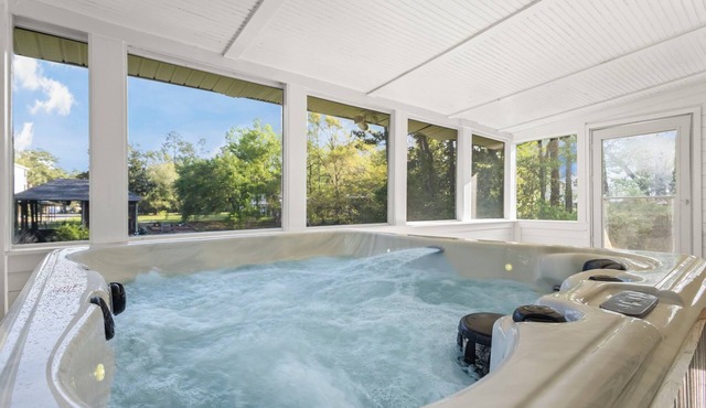 New! PacMan/Firepit/Hot Tub! Sleeps 9