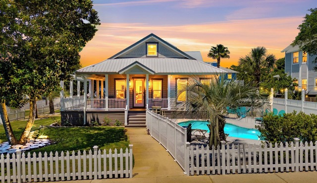 New! Private Pool -Free Golf Cart -Block to Beach -Fully Updated -Crystal Beach