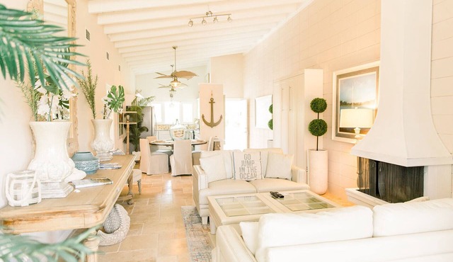 New! Waterfront, 1/2 block to Naples Bay, Bike! Private Doc! Pet Friendly!