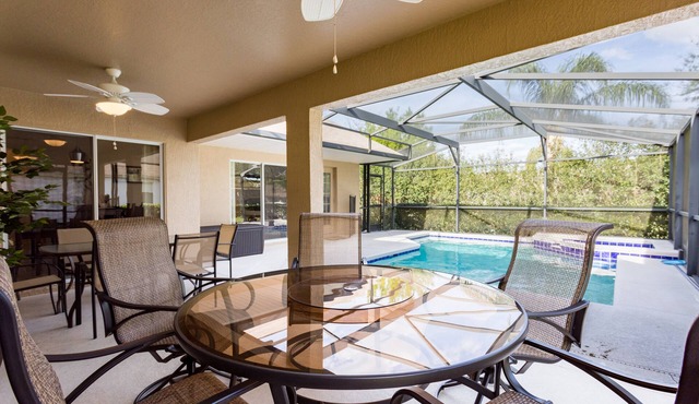 Newly decorated 4 bed private pool home near Disney,own mini putt putt golf hole