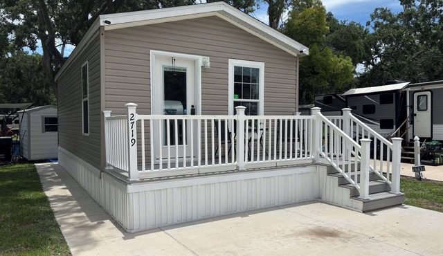 Newly Remodeled Tiny Home 20 minutes from Disney!~