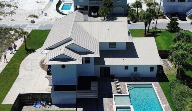 Newly Remodeled Designer's Luxury BeachHome/Amazing views,POOL,10 steps to sand!