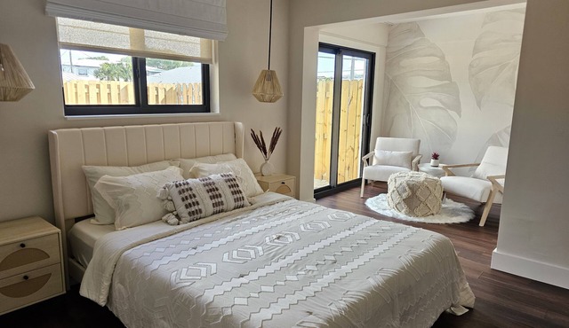 Newly-Renovated, Designer Apt Close to the Beach