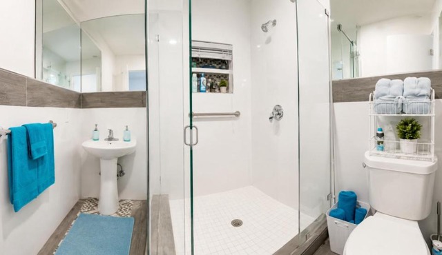 Nice 2 Twin bedroom - Best central location in Miami - Luggage storage, parking and Laundry for free!