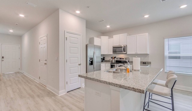Nurse-ready Rental 2 Mi to UWF Campus & Hospital!