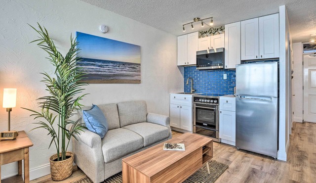 Oceanfront, Fourth-floor Condo on Daytona Beach!