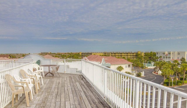 Oceanfront Resort ~ 3 Pools ~ Excellent Location