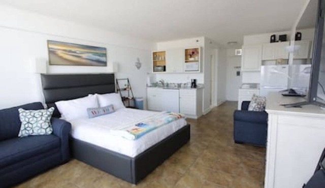 Oceanfront Retreat, Direct Beach Access, Pool, Sunrise Ocean Views in Daytona Beach