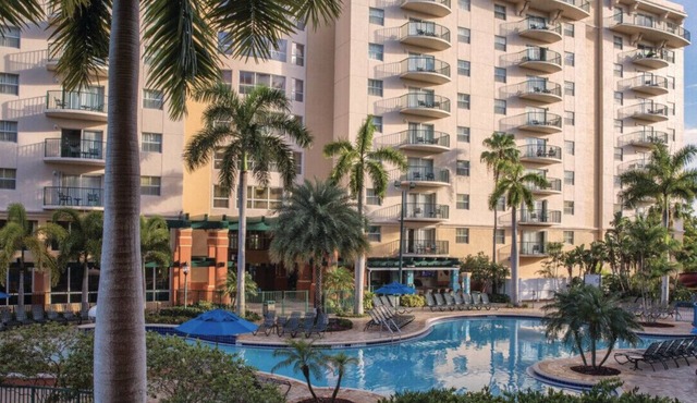 Official Wyndham Palm-Aire 2BR Suite - Sleeps 8 - Pools, Balcony & Resort Access