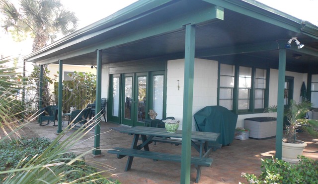 "Old Florida" Beach Cottage-Beachfront!