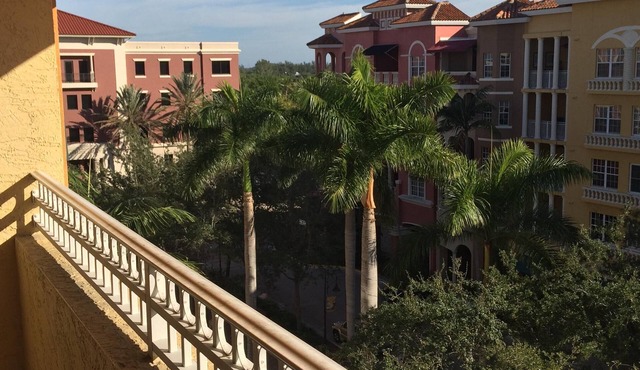 Olde Naples BAYFRONT PENTHOUSE CONDO- - Walk to 5th Avenue and Beach