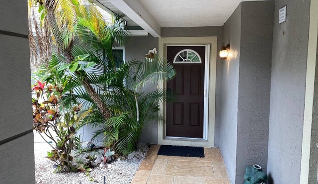 Oldsmar Oakleaf Villa! On Wildlife Area, Natural Privacy! Patio Garage. King Bed in Oldsmar