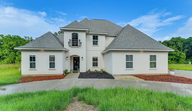 On Several Acres! Luxury Home in Prairieville