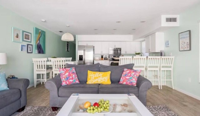 ON THE BEACH COZY CONDO, POOL, STEPS FROM THE WATER, AT THE HEART OF IRB