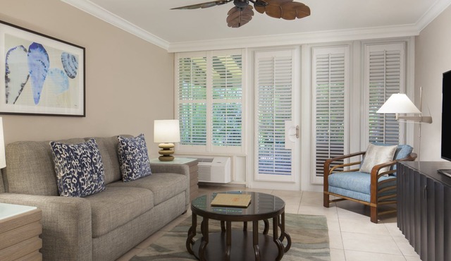 One Bedroom Suite Queens, Pier House, Roomy Elegance, Beachside Bliss, Key West in Key West