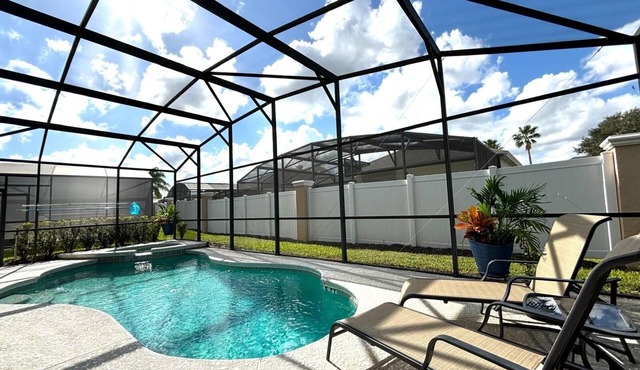 Orlando Oasis! Private Pool, Near Disney and Universal Studios! 4BR, 3BA