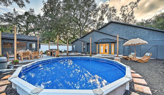 Outdoor Oasis! Group Getaway w/Pool in Brandon