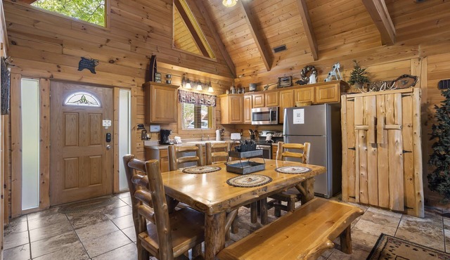 Ozark Preserve Premium Log Cabin Hot Tub & Firepit Car Charger Free Tickets Close to Thunder Ridge in Ridgedale