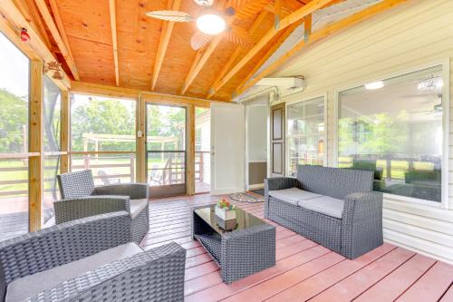 Palatka Hideaway w/Fireplace & Private Porch