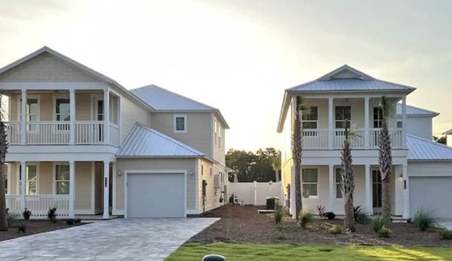 Panama Dunes & Shores | Sleeps 26 | 2 LSV | Pools