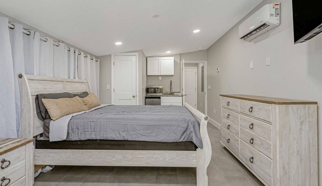 Park Bliss Unit 4. Private Suite
