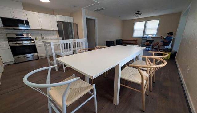 Parking Palace 8 spaces plus sleeps 8 in Gainesville