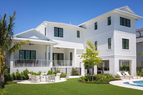 Parking Pool & Dock - Shellstone House in Key West