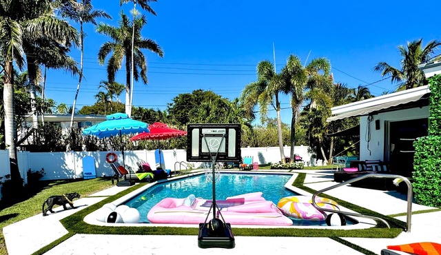 Party villa. Min to airport, walk to the beach, Pier66, cruise port, night life.
