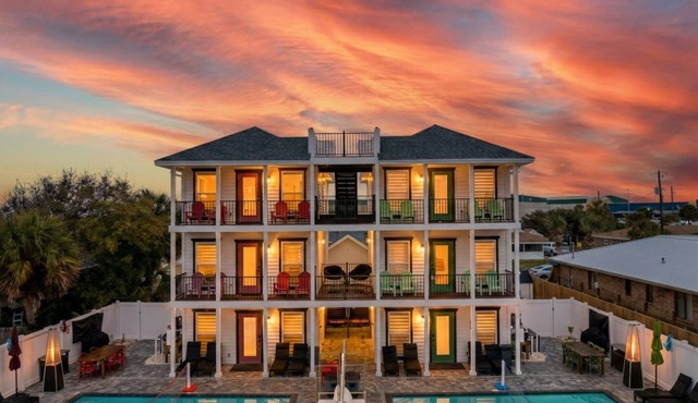 PCB Sleeps 22 2 Homes 2 Pools 2 Mini Golf