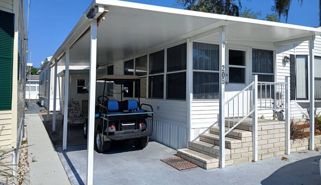 Peaceful 1-bedroom Home with AC and Internet in charming Zephyrhills