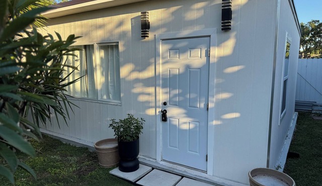 Peaceful 2-bedroom guest house with AC in charming Cutler Bay