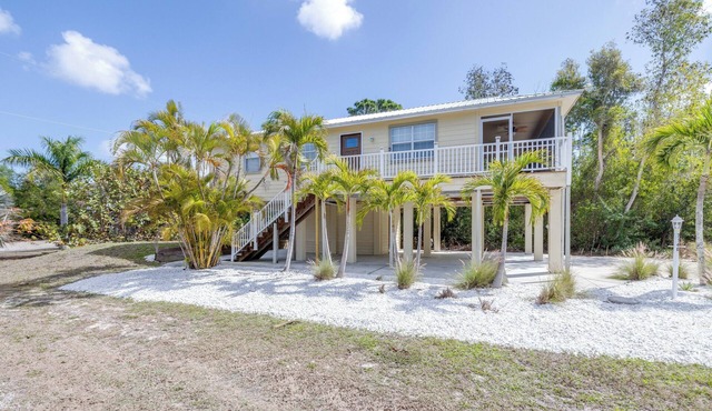 Peaceful 2-bedroom house close to historic Tarpon Lodge and marina