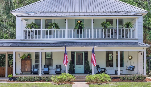 Peaceful historic 5-bedroom Farmhouse on 1.5 ac. near St. Augustine and beach