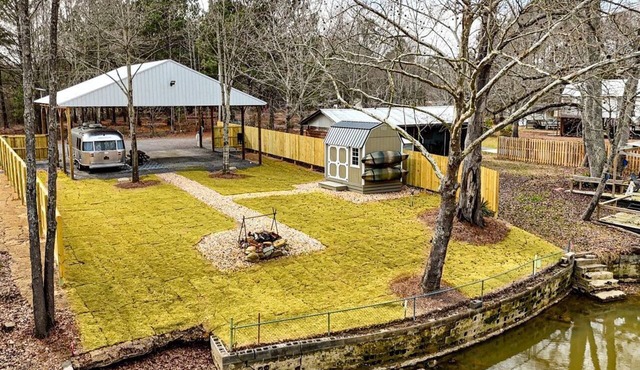 Peaceful Lakeside Covered Airstream with Firepit & Kayaks Near Centre, AL in Centre